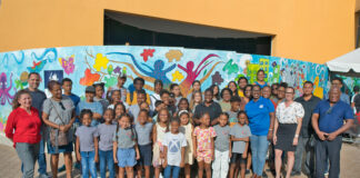 Maduro & Curiel’ Bank ta gradisí hobennan di “Art Heals Academy” i “ Adriana’s Academy” pa pintura riba panelnan di konstrukshon na Sambil