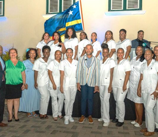 Minister di GMN sr. Silvania a huramentá 58 profeshonal di nos sektor di kuido