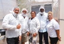 Minister Pisas ta bishitá diferente agrikultor i kriado di bestia