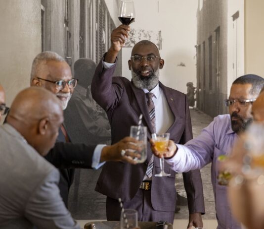 Promé Minister Pisas orguyoso ku éksito den ehekushon di e Pakete di Pais