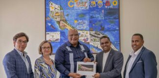 Momento históriko: Minister Cooper ta firma akuerdo ku Curaçao Airport Holding pa desaroyo grandi den área di aeropuerto
