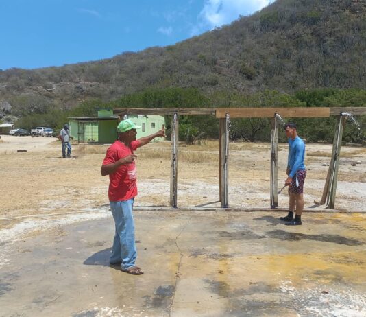 Ministerio di GMN ta sòru pa limpiesa, ducha, bakinan di shushi i pòrta pòti na playa di Sta. Cruz