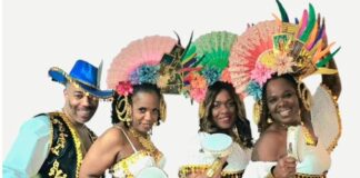 Tres Chique den zomerkarnaval ku “The Gypsy Fortune Teller”