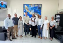 Minister Cooper a entregá pèrmit di konstrukshon pa Eco-resort di nivel haltu “Tera Adora” na Cas Abou