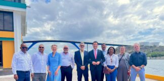 Minister Beljaarts a konosé e programa di hidrógeno Kòrsou