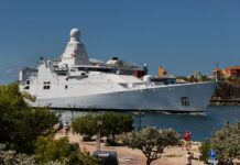 Ceremoniële ontvangst van Zr.Ms. Friesland op Curaçao