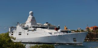 Ceremoniële ontvangst van Zr.Ms. Friesland op Curaçao