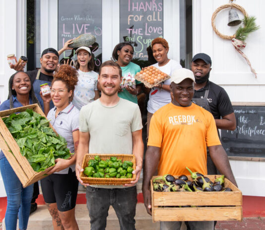 Hofi Cas Cora ta bai bèk na e esensia: kuminda fresku lokal