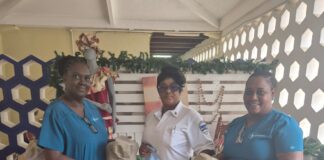 SDKK ku bunita gesto na kas di hende grandi Nos Lanterno den kuadro di Dia di Tata